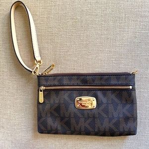 Micheal Kors wristlet